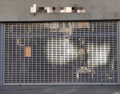 Cierre troquelado con metacrilato para retail 